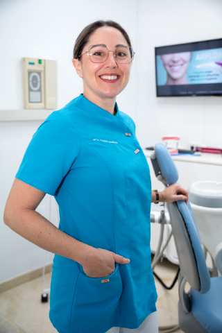 Doctora de la Clínica Dental Cecilia Jiménez en Bormujos