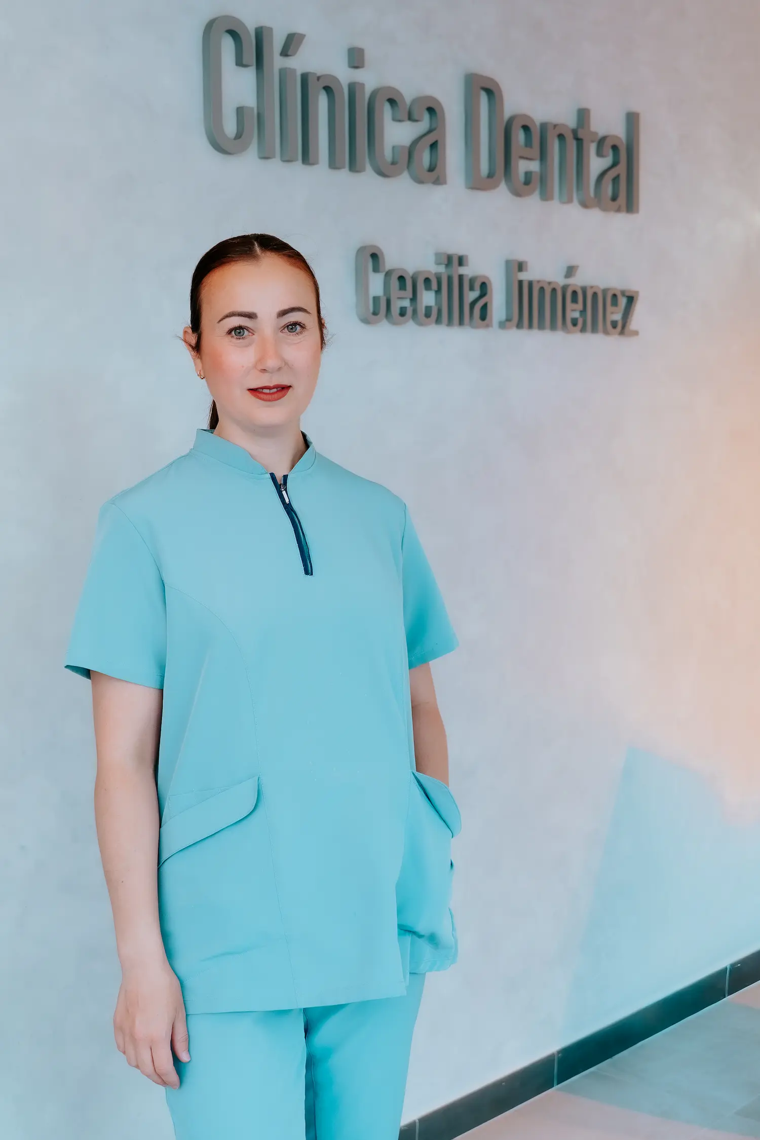 Doctora de la Clínica Dental Cecilia Jiménez en Bormujos